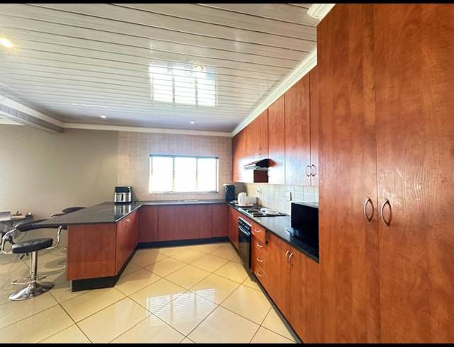 5 BEDROOM HOUSE FOR SALE IN SAVANNAH COUNTRY ESTATE